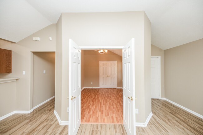 Building Photo - 19247 Dillsbury Ct