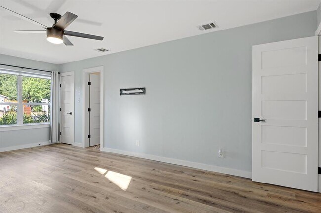 Building Photo - 7718 Croftwood Dr