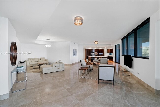 Building Photo - 18555 Collins Ave