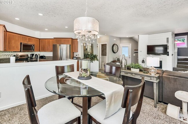 Building Photo - Bright and Airy 3 Bed, 2.5 Bath Stunning H...