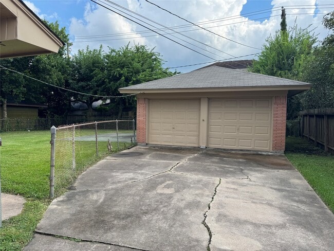 Building Photo - 4013 Newshire Dr