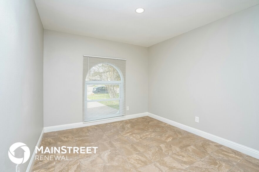 Building Photo - 15619 Fern Ridge Dr