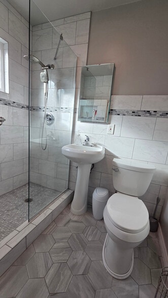 Bath 2 - vanity, sink, toilet - 16825 S Berendo Ave