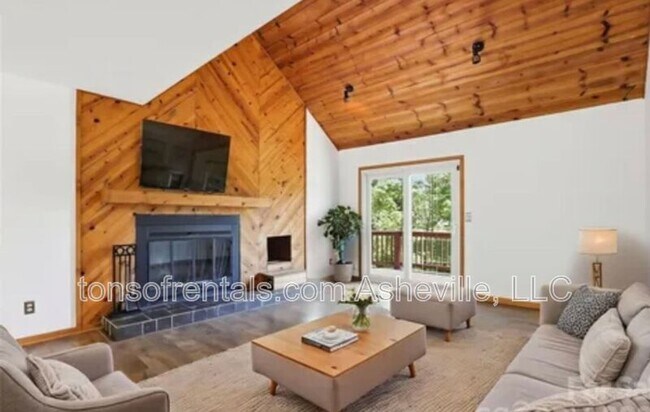 Building Photo - 207 Wood Dale Dr