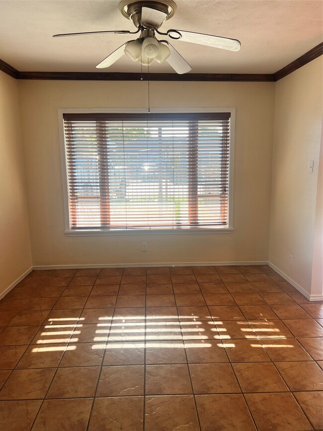 Building Photo - 5604 Chapman St