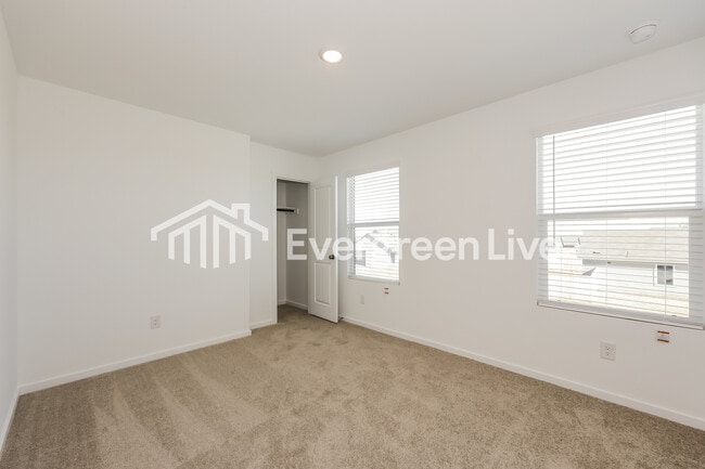 Building Photo - 10532 Desert Hawk Cir