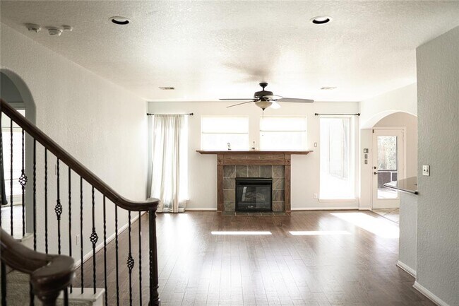 Building Photo - 10234 Five Oaks Ln