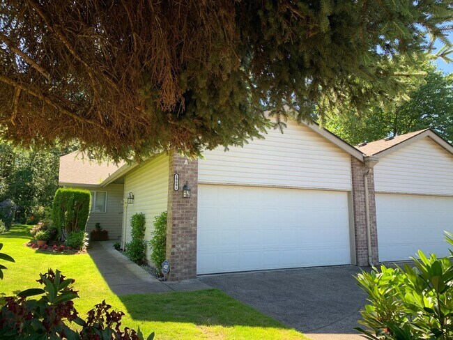 Building Photo - 2 Bed 2 Bath Summerwood Village Condo! Move In Special!