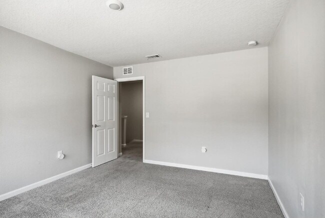 Building Photo - CENTRALLY LOCATED
