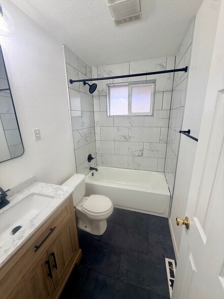 bathroom - 5370 King Ct