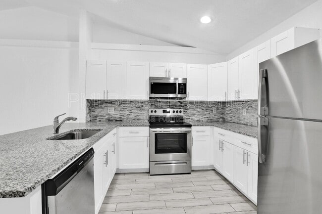 Building Photo - 13900 Folkestone Cir