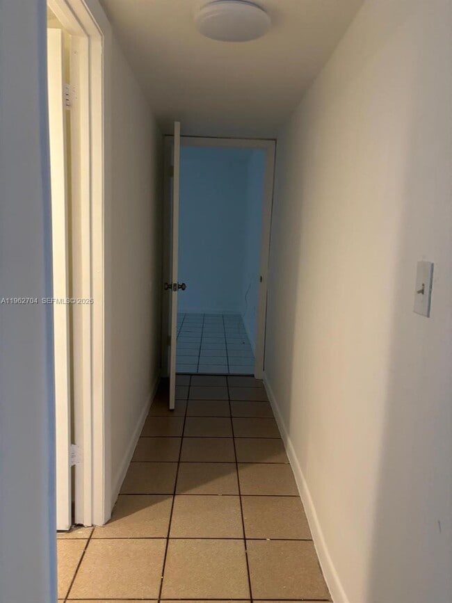 Building Photo - 2710 W 76th St