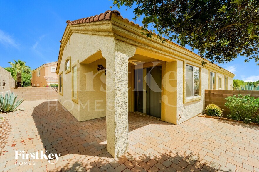 Building Photo - 5240 N Spring Pointe Pl