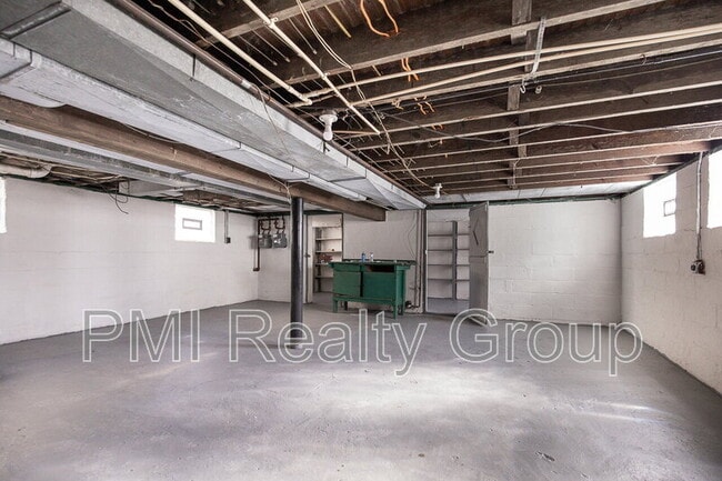 Building Photo - 2936 E 128th St