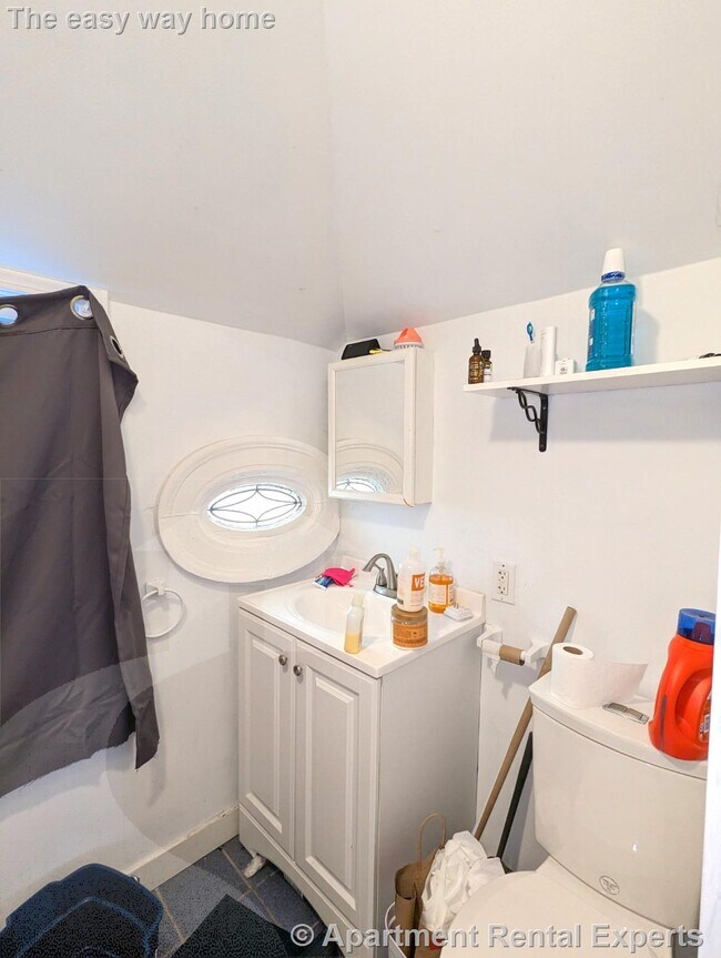 Building Photo - 44 Central St