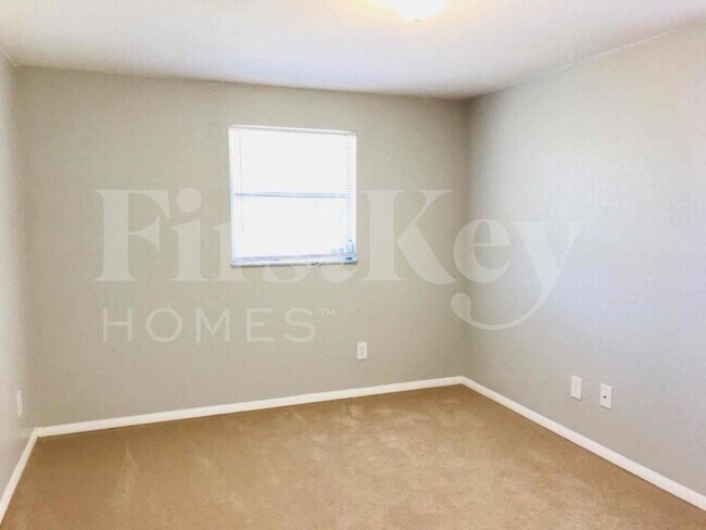 Building Photo - 654 Hartford Dr NW
