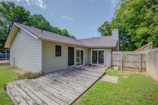 Building Photo - 306 Corral Ln