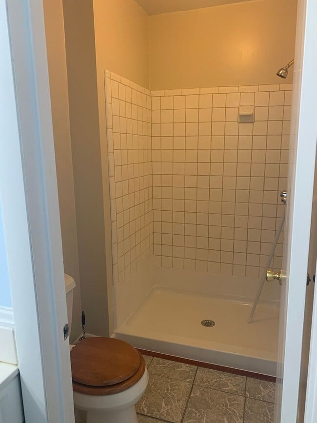 Building Photo - Upcoming Spacious End Unit in Francisco Place!