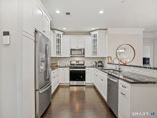 Building Photo - 302 Center Meadow Ln