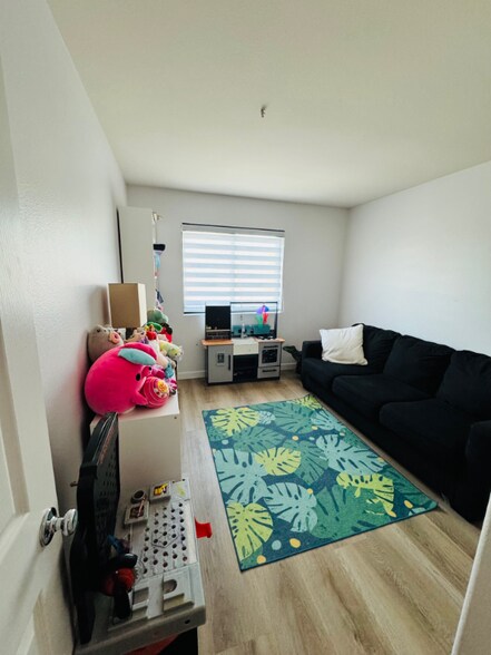 Building Photo - 922 Camino Del Sol
