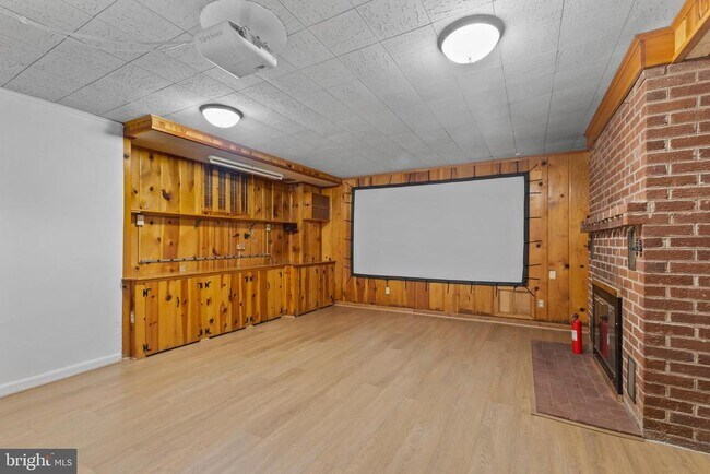 Building Photo - 612 S Quincy St