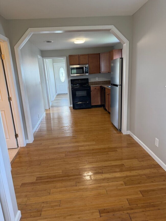 Building Photo - Two bed 1 bath Maryville City Home Available Now