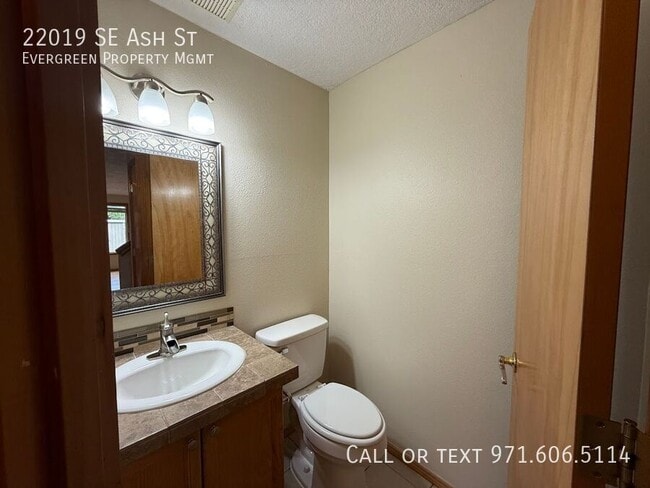 Building Photo - 22019 SE Ash St
