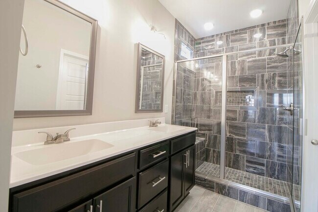 Building Photo - 477 Herman Dr