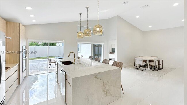 Building Photo - 600 Stanton Dr