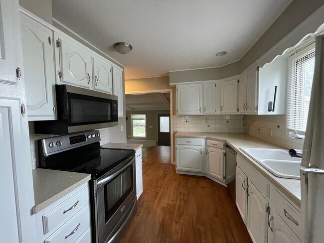 Building Photo - 2132 S 48th Ave