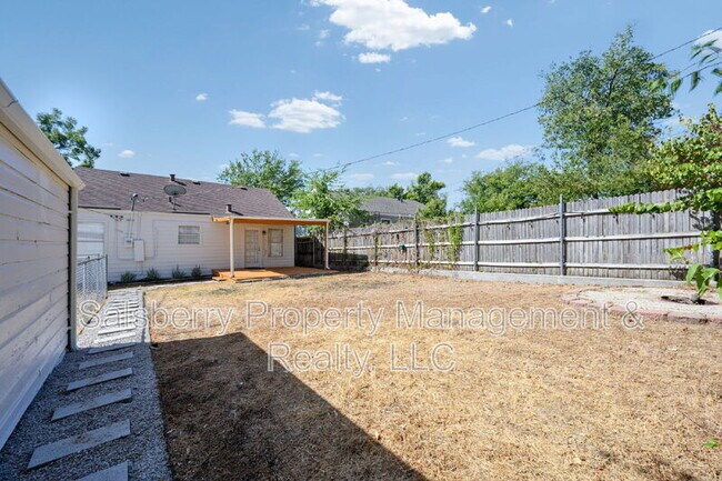 Building Photo - 3824 Collinwood Ave