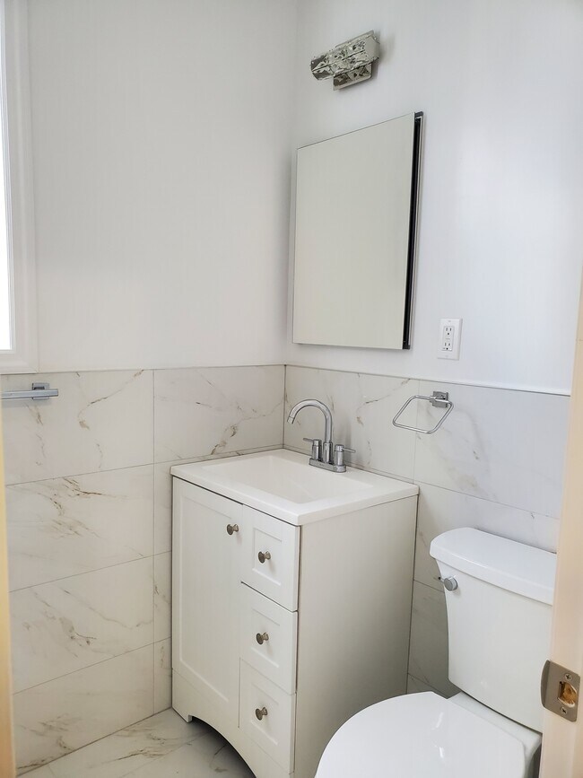 Building Photo - 39 74th St