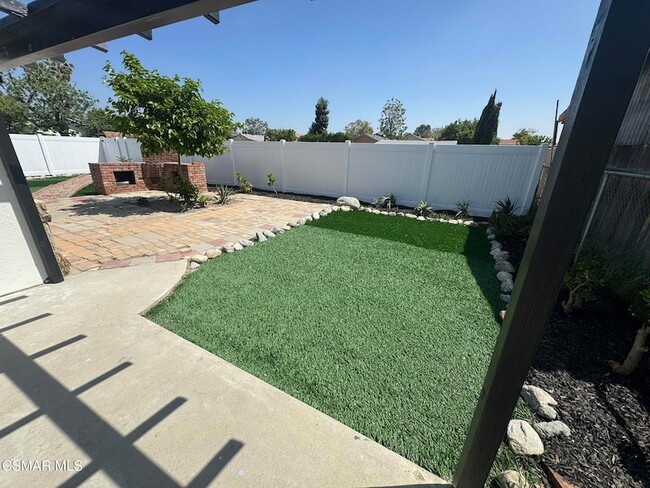 Building Photo - 21420 Chatsworth St