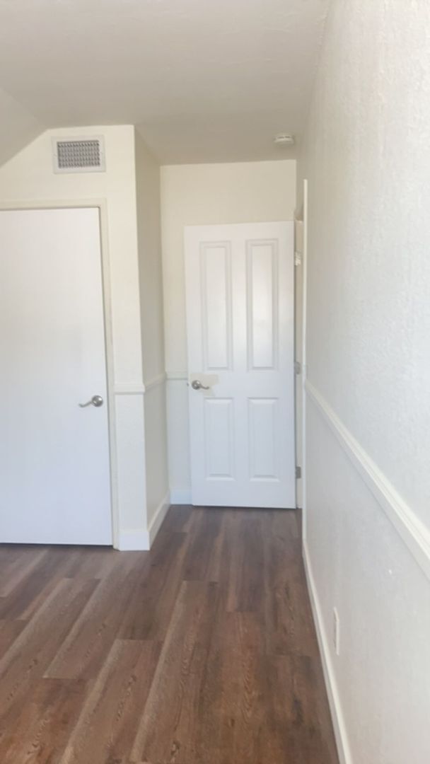 Building Photo - 1356 Bobolink Dr