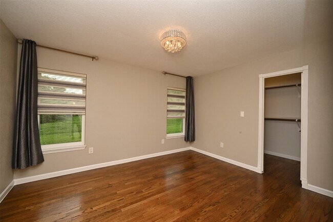 Building Photo - 2127 Lamonte Ln