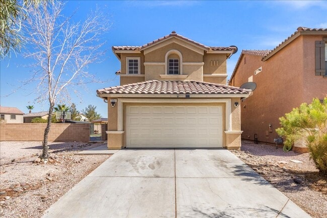 Primary Photo - Stylish 4 Bedroom Living Meets Outdoor Fun