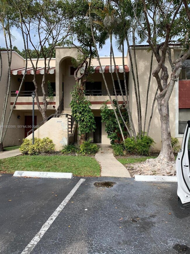 Building Photo - 20320 NE 3rd Ct