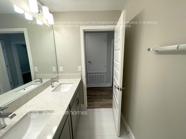 Building Photo - 9808 Little Bluestem Dr
