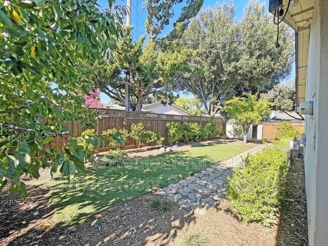 Building Photo - 153 Noyo Dr