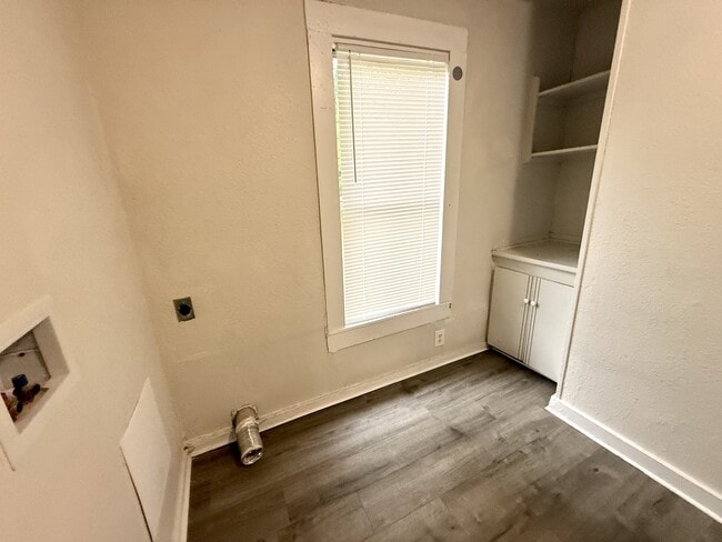 Building Photo - 705 Parkway