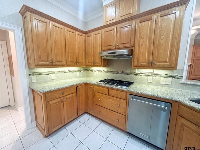 Building Photo - 704 Shiloh Ridge St