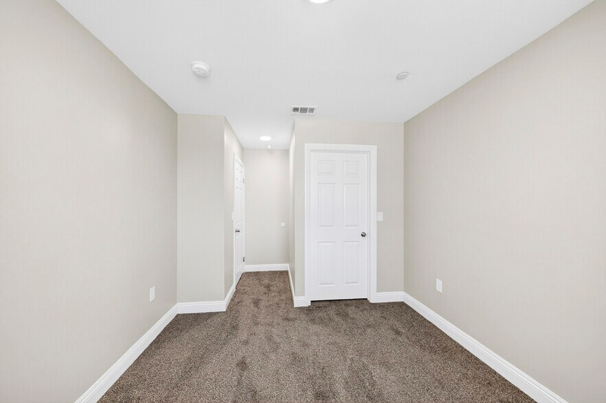 Building Photo - 11227 Towne Ave