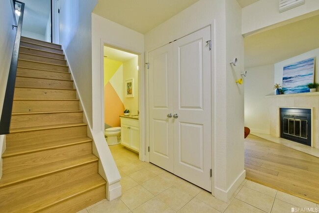 Building Photo - 542 Brewster Ave