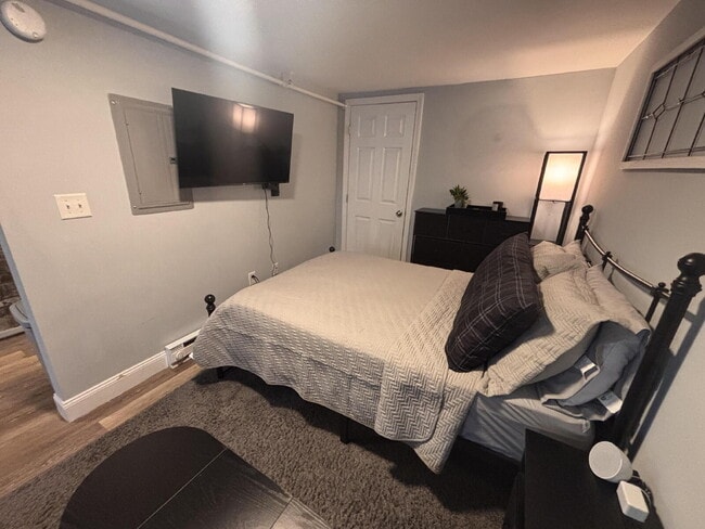 Building Photo - Walk everywhere - Charming Fully Furnished Studio Loft in the Heart of Bath, Maine!