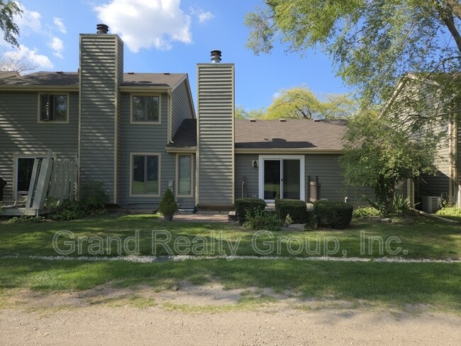 Building Photo - 39875 N Golf Ln