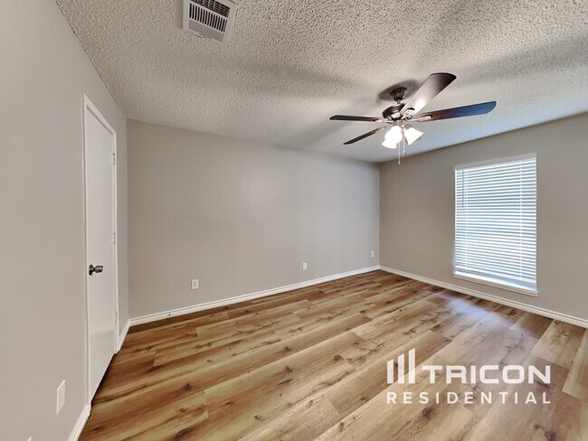 Building Photo - 6414 Willow Springs Dr