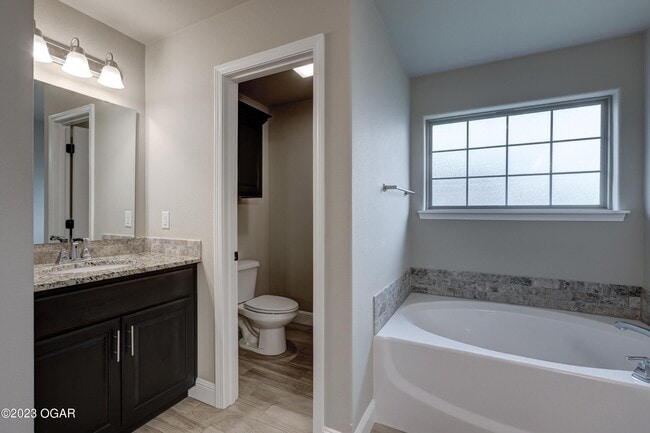 Building Photo - 2030 Mardale Cir