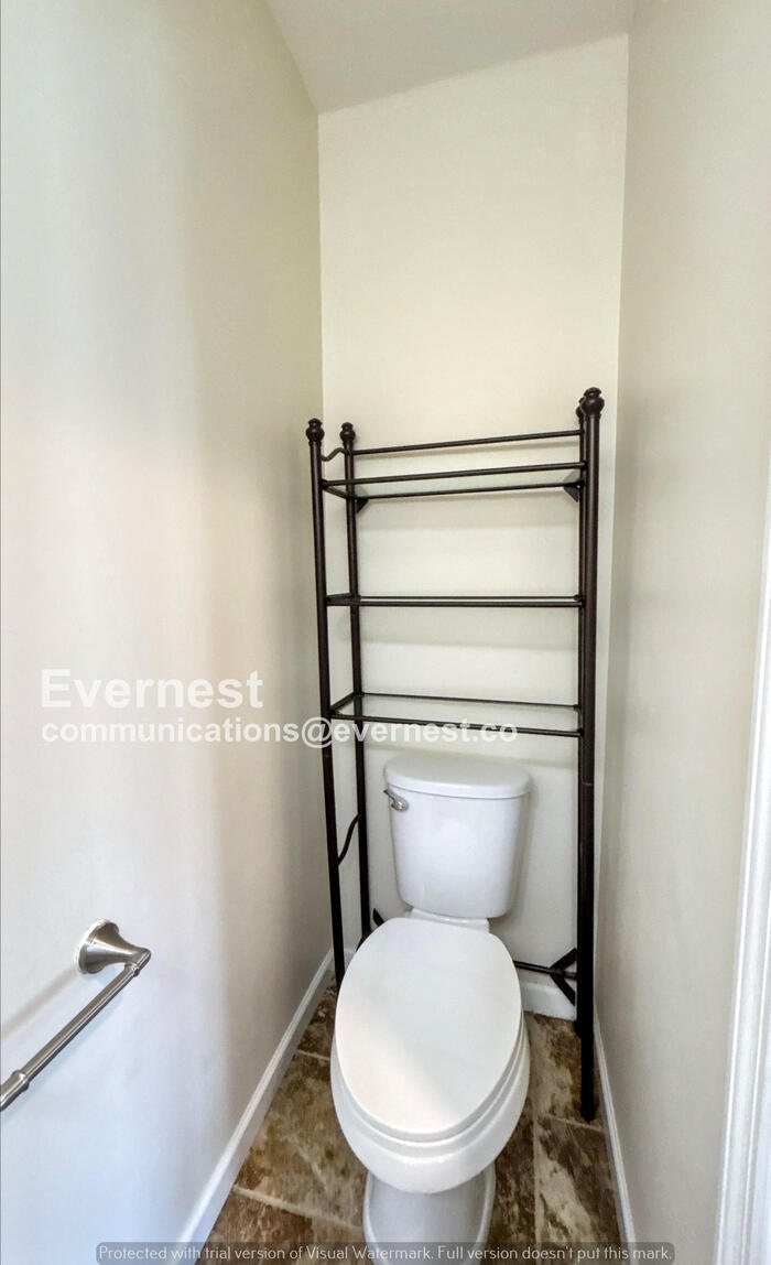 Building Photo - 5300 Folsom Dr