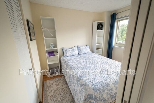 Building Photo - 1225 Martha Custis Dr