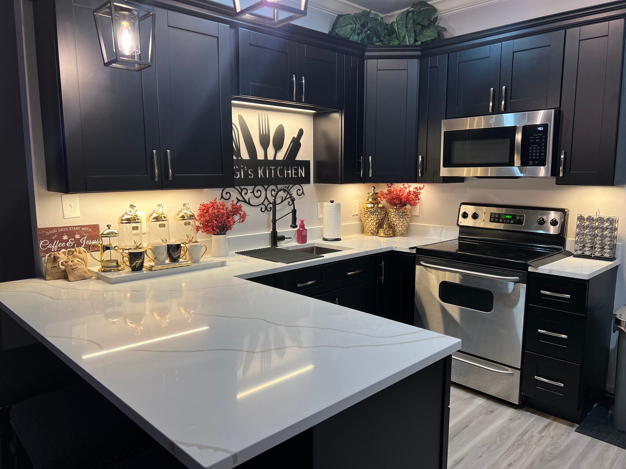 Building Photo - 1302 Windsor St